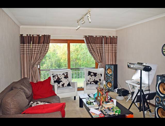 2 BEDROOM TOWNHOUSE FOR SALE IN KEW
